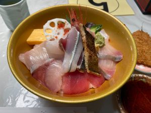 海鮮丼